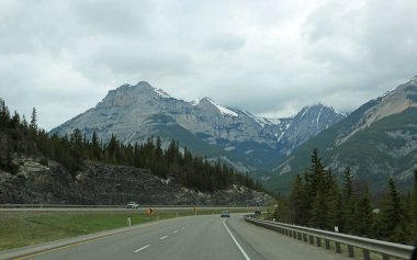 Rockies ve Trans Kanada Hwy - Banff National Park, Alberta, Kanada