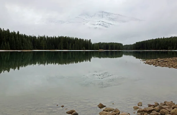 Dubbelrum Girouard Banff National Park Alberta Kanada — Stockfoto