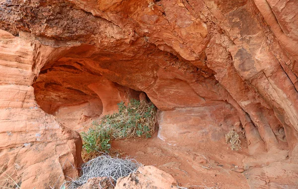 Глядя Пещеру Парк Штата Валли Файр Невада — стоковое фото