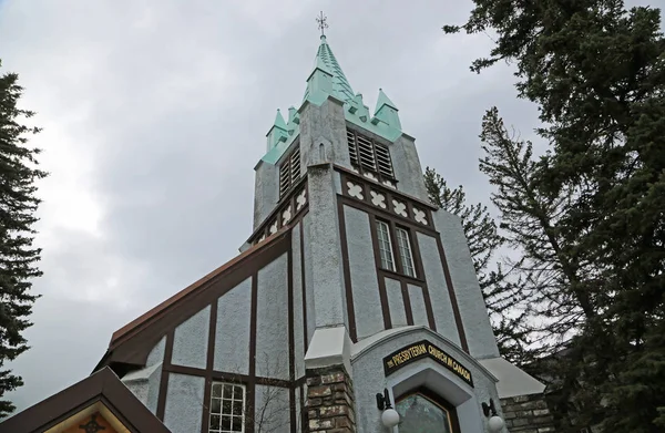 หอคอยโบสถ เพรสไบท ทยานแห งชาต Banff ลเบอร แคนาดา — ภาพถ่ายสต็อก