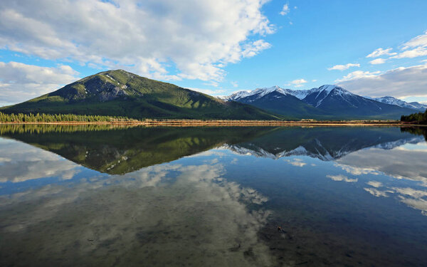 Симметрия - Национальный парк Банф, Альберта, Канада
