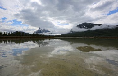 Rundle ve kükürt dağ - Vermilion Gölü - Banff National Park - Alberta, Kanada monte