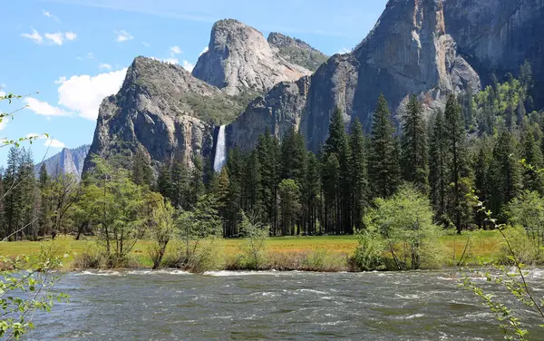 Merced River Parque Nacional Yosemite Califórnia — Fotografia de Stock