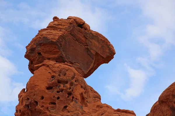 Vyvážené Rock Zavřít Nahoru Údolí Ohně Státní Park Nevada — Stock fotografie