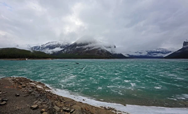 Jezioro Minnewanka Banff National Park Alberta Kanada — Zdjęcie stockowe