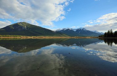 Kükürt dağ ve Sundance tepe - Vermilion Gölü - Banff National Park, Alberta, Kanada