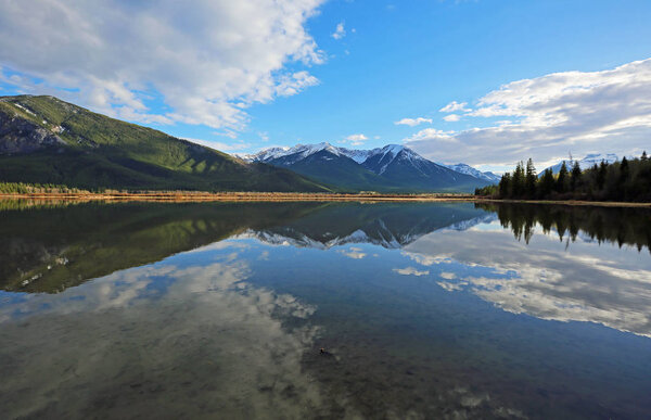 Double landscape - Vermilion Lake - Национальный парк Банф, Альберта, Канада
