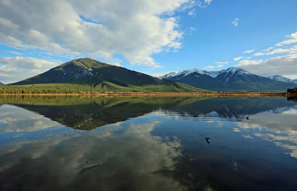 Cielo Las Montañas Lago Vermilion Parque Nacional Banff Alberta Canadá — Foto de Stock