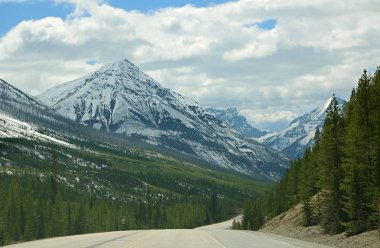 Yol ve Rockies - Kootenay Milli Parkı, British Columbia, Kanada