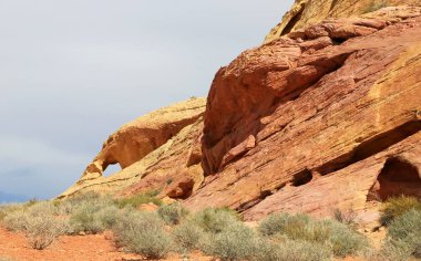 Doğal pencere - Vadisi yangın State Park, Nevada taşla