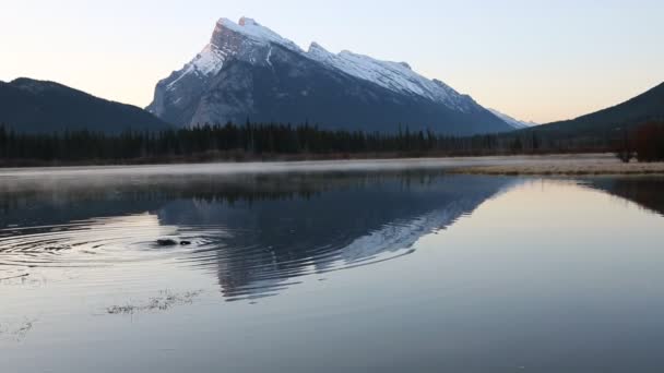 Ванни Сходом Сонця Національний Парк Банф Альберта Канада — стокове відео