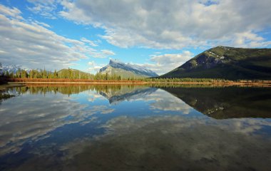 MT Rundle mavi - Vermilion Gölü - Banff National Park, Alberta, Kanada