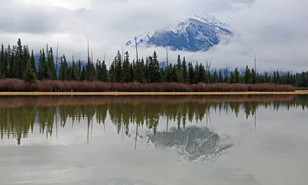 云朵山 维米利翁湖 加拿大艾伯塔省班夫国家公园 — 图库照片