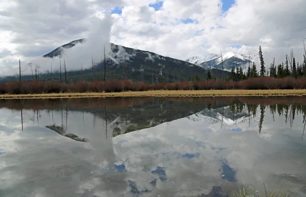 Montaña Azufre Pico Sundance Lago Vermilion Parque Nacional Banff Alberta — Foto de Stock