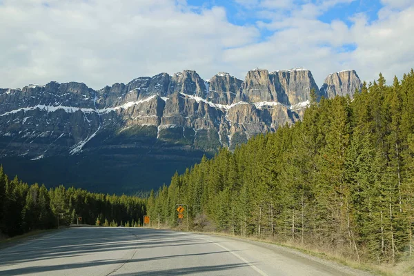 Yol ve kale Dağı - Kootenay Milli Parkı, British Columbia, Kanada