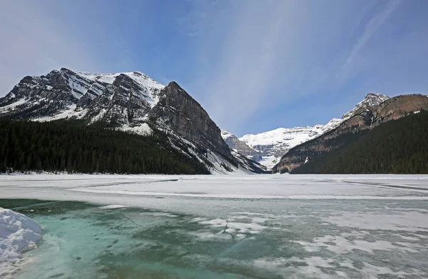 Frozen Lake Louise Национальный Парк Банф Альберта Канада — стоковое фото