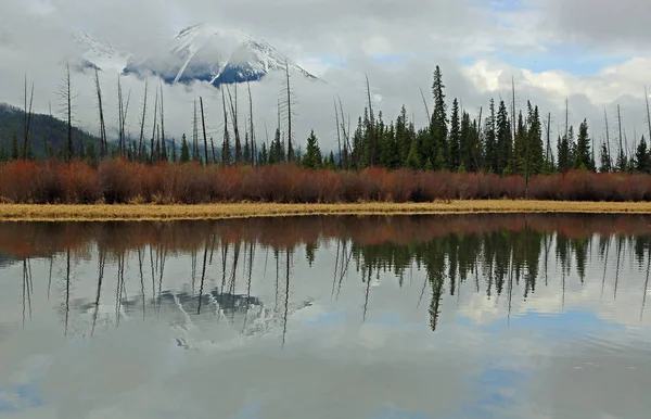 Sundance Szczyt Lasem Vermilion Jeziora Banff National Park Alberta Kanada — Zdjęcie stockowe