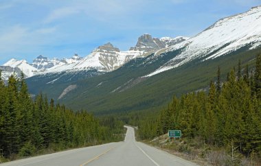Icefield Parkway, Alberta, Kanada üzerinde