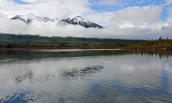 Lanskap Dengan Puncak Sundance Danau Vermilion Taman Nasional Banff Alberta — Stok Foto