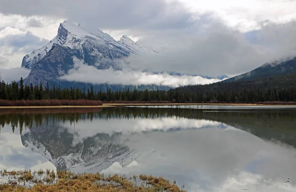 Rundle Vermilion Lake Banff National Park Alberta Canadá — Fotografia de Stock