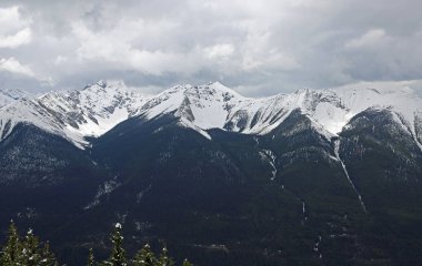 Sundance Range - Sülfür Dağı'ndan görünüm, Banff Ulusal Parkı, Alberta, Kanada