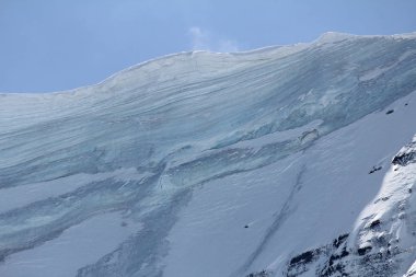 Buzuldaki kar katmanları - Columbia Icefield, Alberta, Kanada