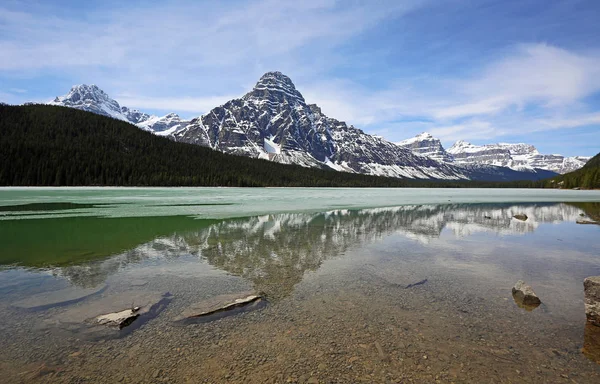Waterfowl Gölü Ndeki Kayalıklar Banff Ulusal Parkı Alberta Kanada — Stok fotoğraf