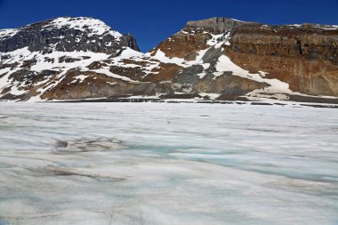 Athabasca Glacier 'da yan görünüm-Columbia Icefield, Jasper Ulusal Parkı, Alberta, Kanada