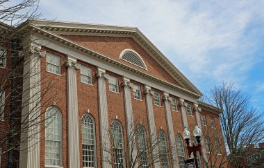 Lehman Dudley House Önü - Harvard Üniversitesi, Cambridge, Massachusetts