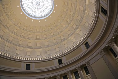 Mit Büyük Kubbesi İçinde, Cambridge, Massachusetts