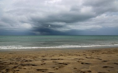 Jensen sahilinde oturmak - Hutchinson Adası, Doğu Florida sahili