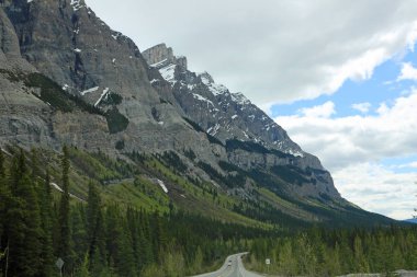 Uçurum ve Icefield Parkway - Jasper Ulusal Parkı, Alberta, Kanada