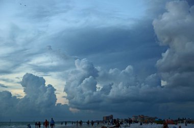 Clearwater Beach üzerinde Bulutlar - Florida