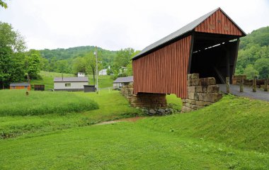 Center Point kaplı köprü ile Peyzaj, 1890 - Batı Virginia