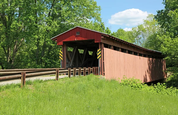 Sarvis Fork Covered Bridge 1887 Länsi Virginia — kuvapankkivalokuva