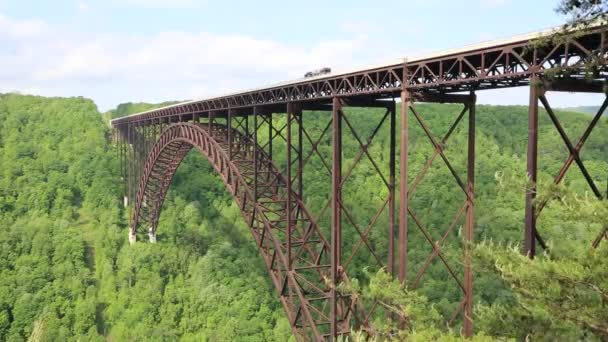 Tráfico New River Gorge Bridge Virginia Occidental — Vídeos de Stock