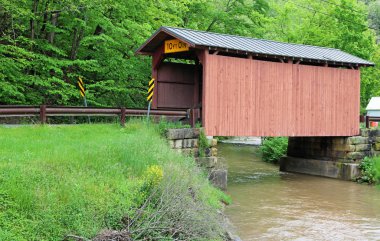 Fish Creek Covered Bridge'de yan görünüm - Batı Virginia