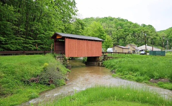 Kapalı köprü ve Fish Creek - Batı Virginia