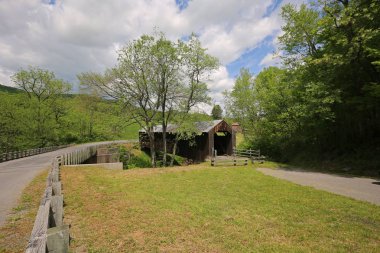 İki köprü, Locust Creek Kapalı Köprüsü, 1870 Batı Virginia