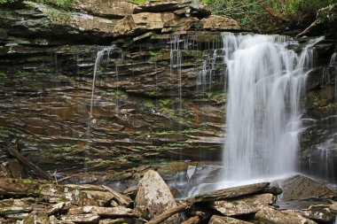 Hills Creek 'in Middle Falls' u, Batı Virginia