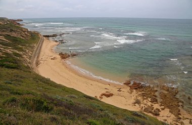 Point Nepean yarımadasının kuzey kıyısı - Point Nepean Ulusal Parkı - Mornington Yarımadası, Victoria, Avustralya