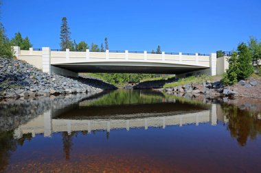 Fransız Nehri Köprüsü yansıması - Minnesota