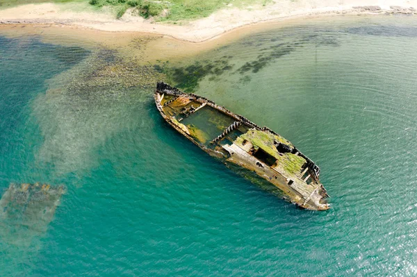 Schiffswrack Eines Alten Holzschiffs Türkisfarbenen Meer Der Küste Luftaufnahme Vityaz — Stockfoto