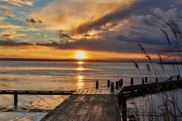 Neusiedlersee Και Ηλιοβασίλεμα Στην Αυστρία — Φωτογραφία Αρχείου