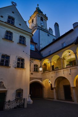                               Bratialava gece, Slovakya