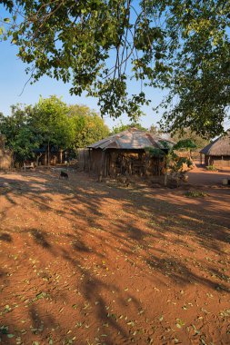 Zambiya' da eski geleneksel köy, Afrika