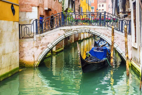 Kanaler Med Gondoler Venedig - Stock-foto