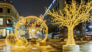 Noel Moskova'da. Festively Stoleshnikov lane Moskova'da dekore edilmiş