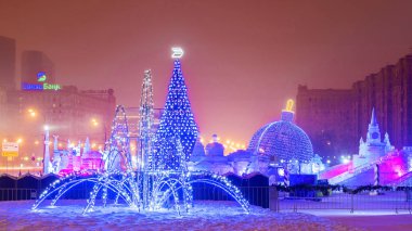Moscow, Rusya Federasyonu-16 Ocak 2017: Moskova'da Poklonnaya tepede park Noel şenlikli dekorasyon.