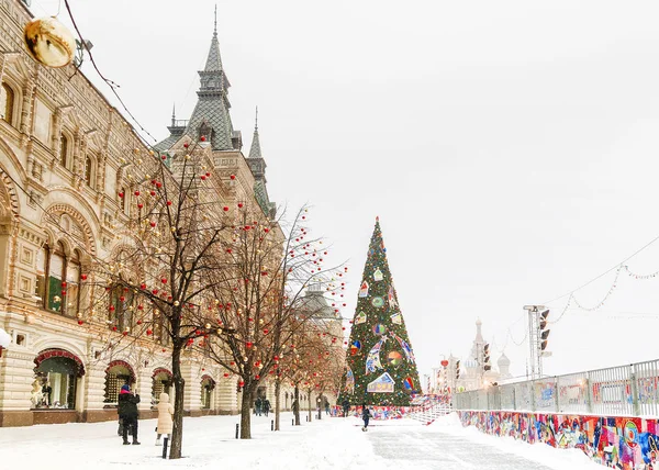 Weihnachtsmarkt Auf Dem Roten Platz Bei Moskauer Schneetreiben — Stockfoto